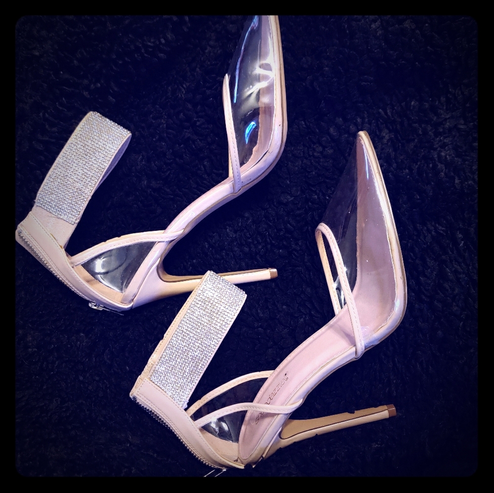 EMBELLISHED PUMP